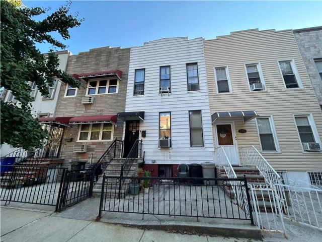 Studio,  0.00 BTH &nbsp;Multi-family style home in Greenwood Heights