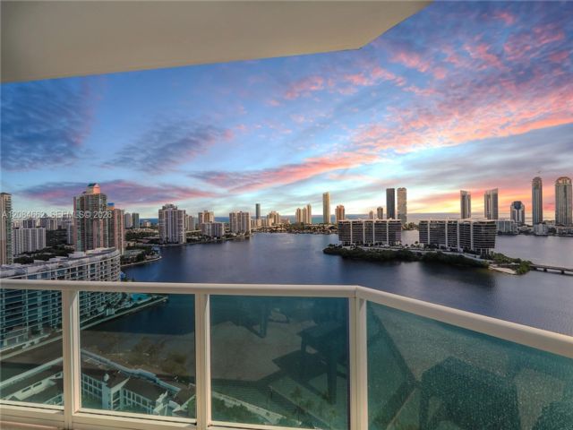  3 BR,  3.50 BTH &nbsp; style home in Aventura