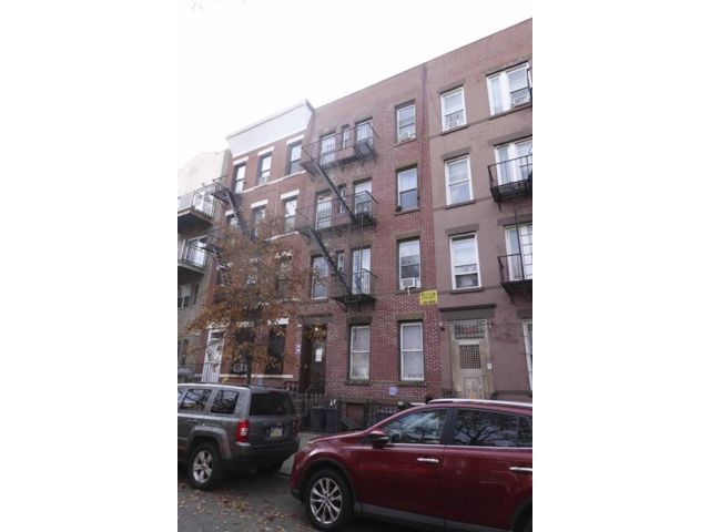 14 BR,  7.00 BTH &nbsp;Multi-family style home in Sunset Park