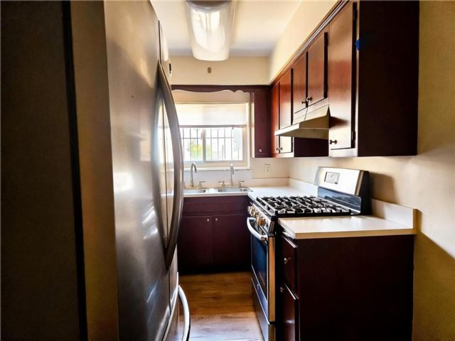  2 BR,  1.00 BTH &nbsp;Multi-family style home in Midwood