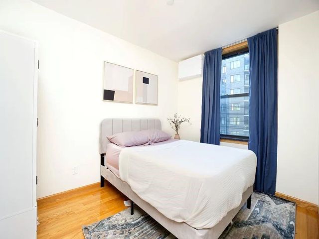  2 BR,  1.00 BTH &nbsp;Condominium style home in Midwood