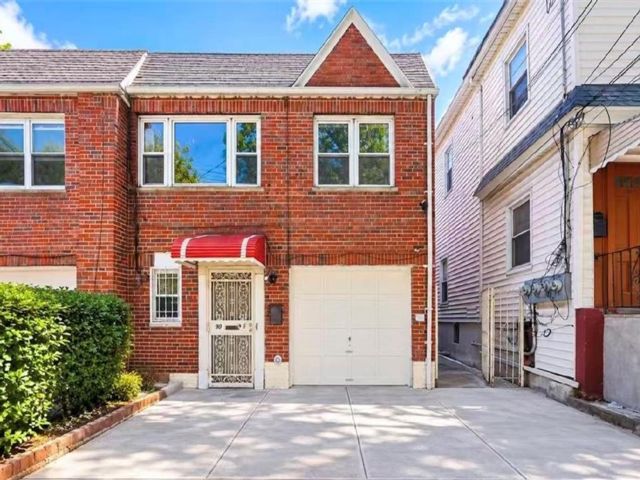  6 BR,  0.00 BTH &nbsp;Multi-family style home in Elmhurst