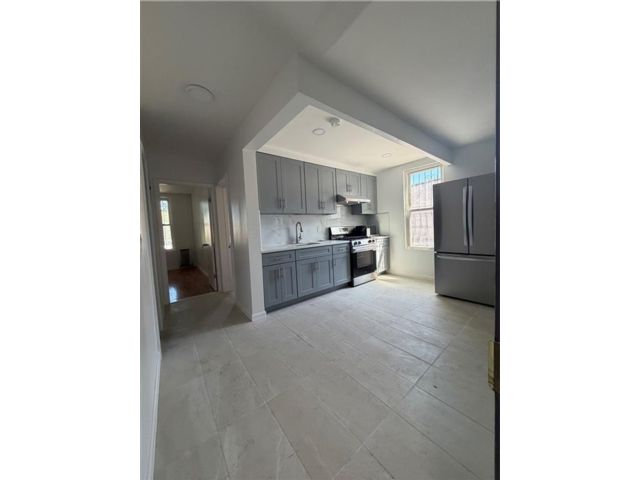  4 BR,  1.00 BTH &nbsp;Multi-family style home in Ozone Park