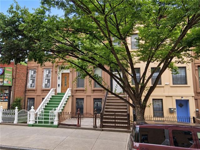 Studio,  0.00 BTH &nbsp;Multi-family style home in Crown Heights
