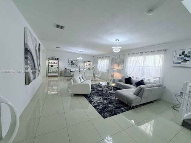 [PHOTO]