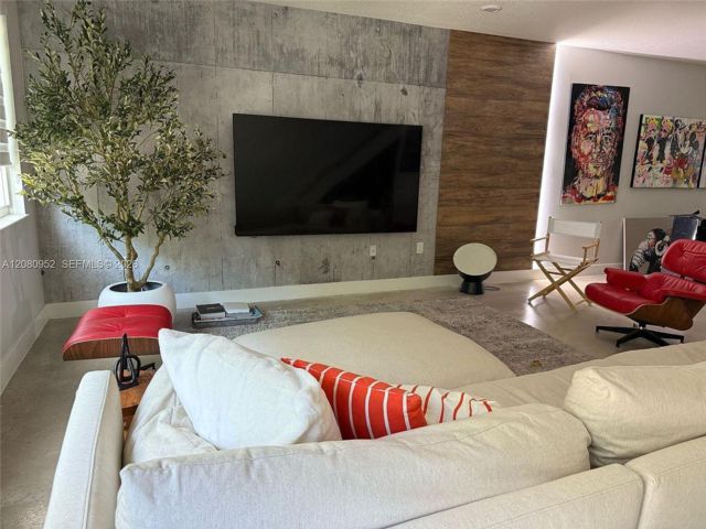  3 BR,  2.50 BTH &nbsp; style home in Medley