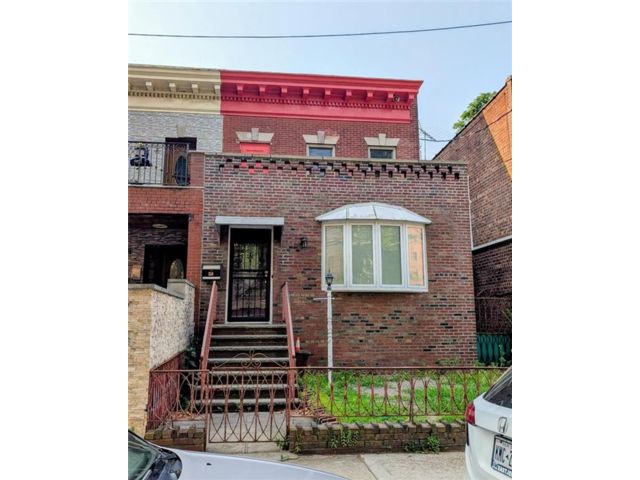  3 BR,  2.00 BTH &nbsp;Single family style home in Bay Ridge