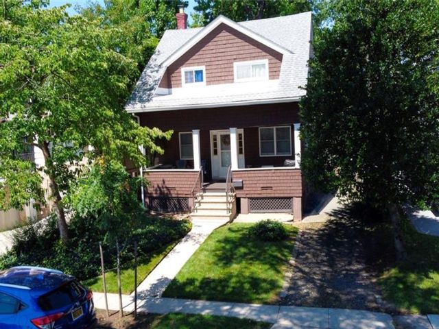  3 BR,  2.00 BTH &nbsp;Single family style home in Great Kill