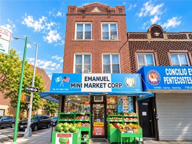 Studio,  0.00 BTH &nbsp;Mixed use style home in Bensonhurst