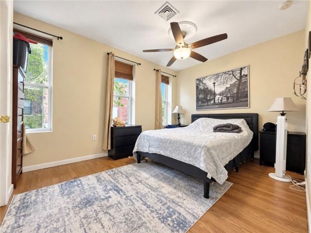  1 BR,  2.00 BTH &nbsp;Condominium style home in Bay Ridge