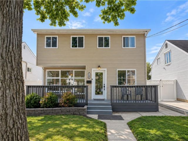  4 BR,  2.00 BTH &nbsp;Single family style home in Great Kill