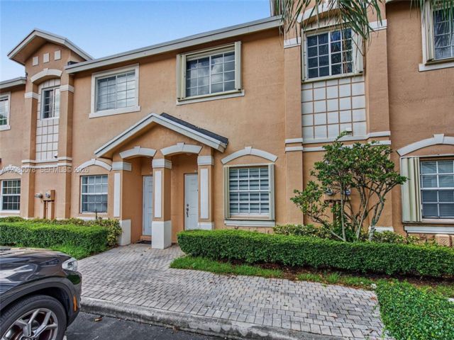  3 BR,  2.50 BTH &nbsp;Townhouse style home in Medley