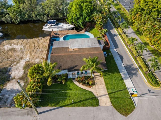  2 BR,  3.00 BTH &nbsp;European style home in Dania