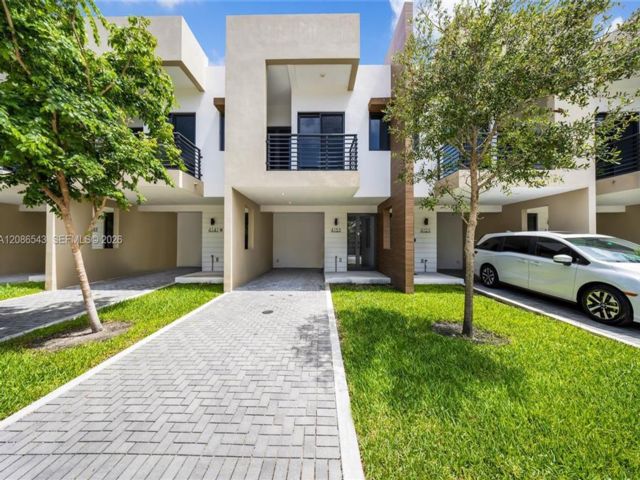 [Davie Real Estate, listing number 3349254]