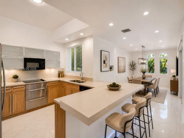  3 BR,  3.00 BTH &nbsp; style home in Aventura