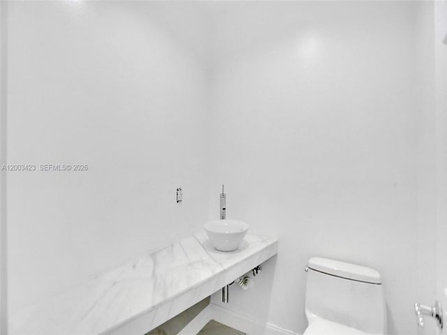 [PHOTO]