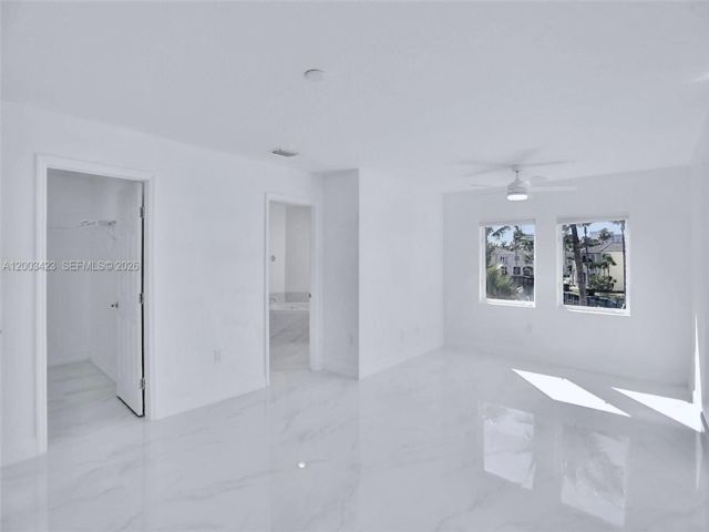 [PHOTO]