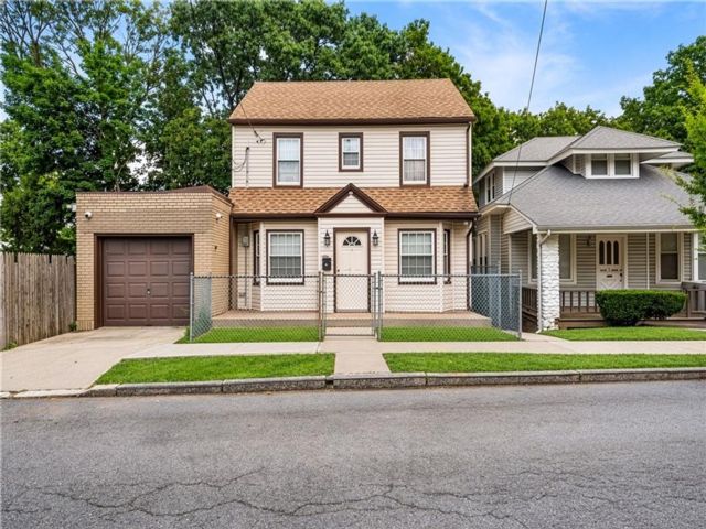 4 BR,  1.00 BTH &nbsp;Single family style home in Tompkinsville