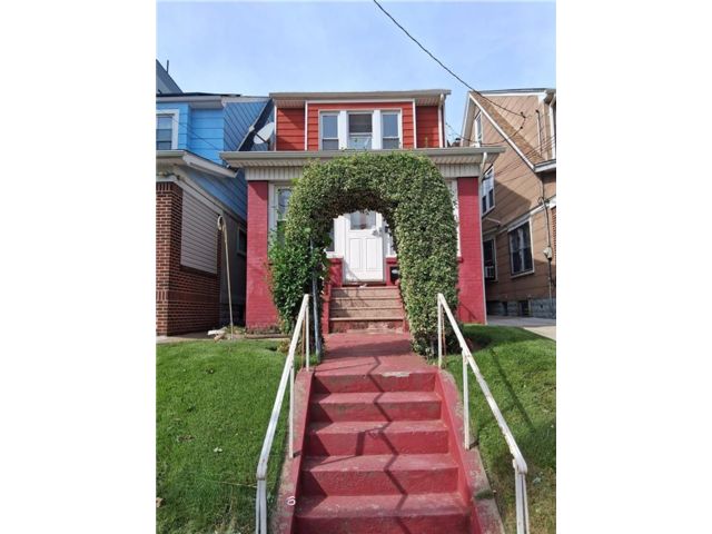  3 BR,  1.00 BTH &nbsp;Single family style home in East Flatbush