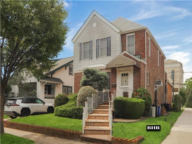  3 BR,  5.00 BTH &nbsp;Single family style home in Manhattan Beach