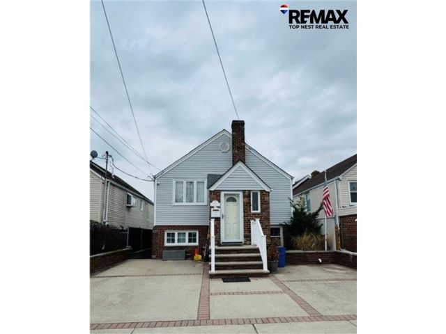 Studio,  0.00 BTH &nbsp;Multi-family style home in Howard Beach