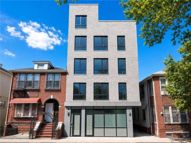  2 BR,  1.00 BTH &nbsp;Condominium style home in Sunset Park