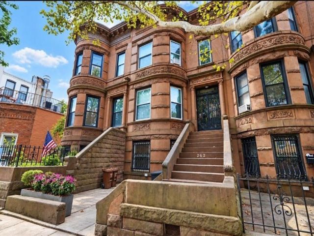  5 BR,  0.00 BTH &nbsp;Multi-family style home in Bay Ridge