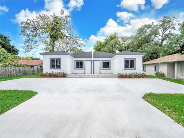  3 BR,  2.00 BTH &nbsp; style home in Miami
