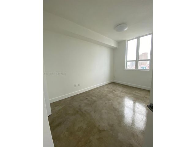 [PHOTO]