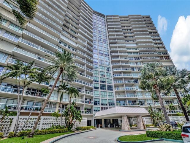  2 BR,  2.00 BTH &nbsp; style home in Miami