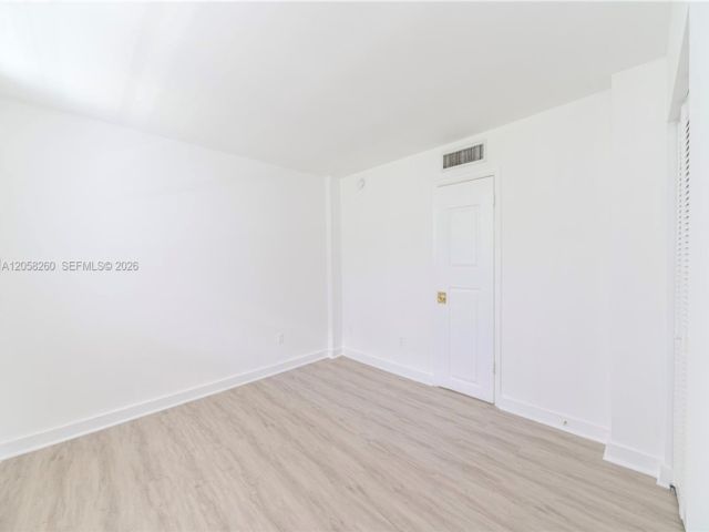 [PHOTO]