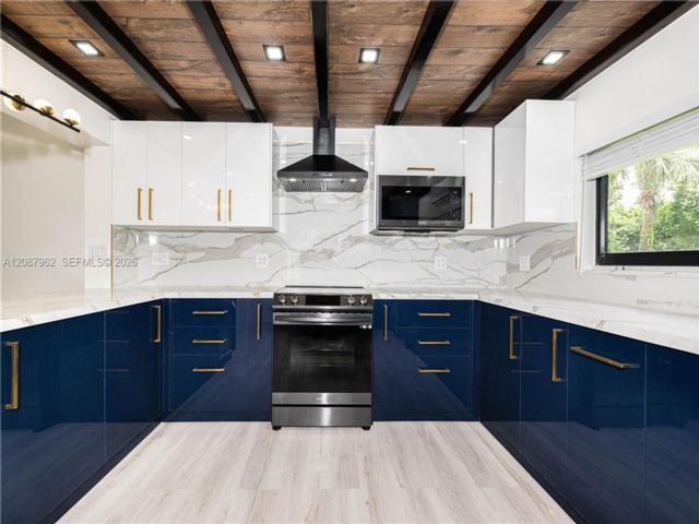[Hollywood Real Estate, listing number 3349345]