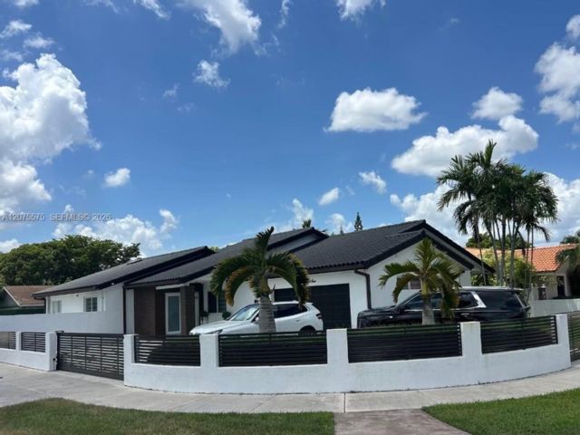  4 BR,  3.00 BTH &nbsp; style home in Miami