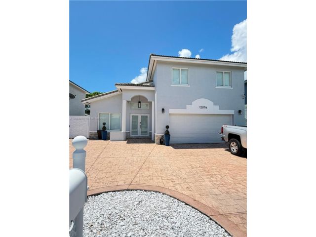  4 BR,  2.50 BTH &nbsp; style home in Homestead