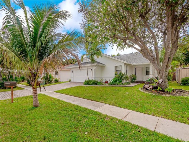  3 BR,  2.00 BTH &nbsp; style home in Dania Beach