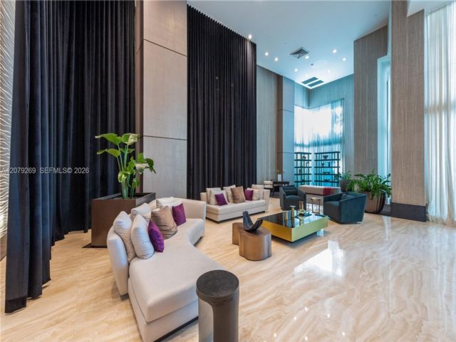 [PHOTO]