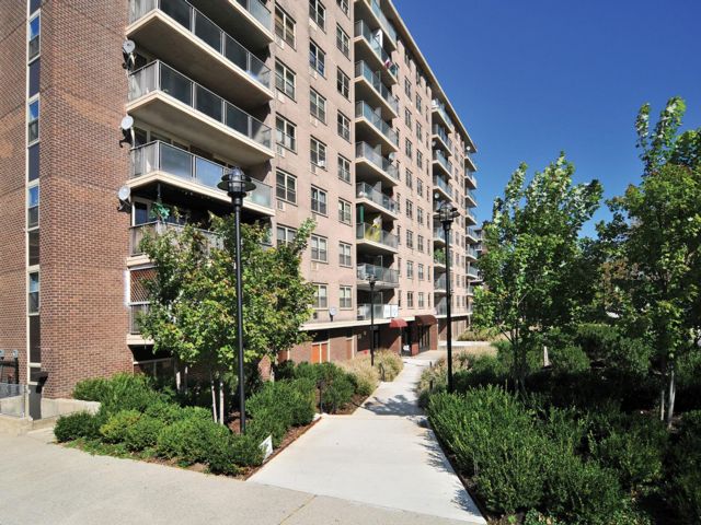  2 BR,  1.00 BTH &nbsp;Condo style home in Brooklyn