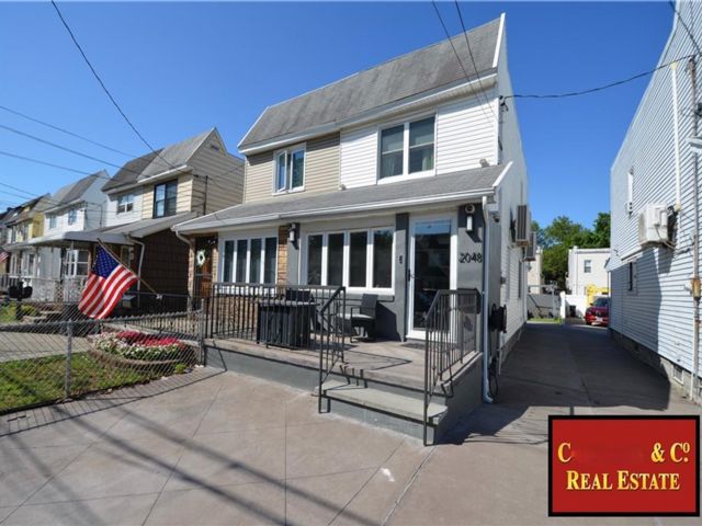 3 BR,  3.00 BTH &nbsp;Single family style home in Bergen Beach
