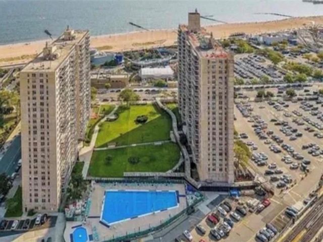  2 BR,  1.00 BTH &nbsp;Condominium style home in Brighton Beach