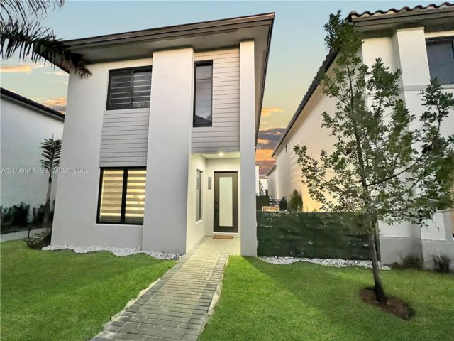  4 BR,  3.50 BTH &nbsp; style home in Medley