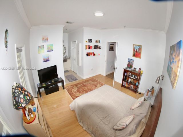 [PHOTO]