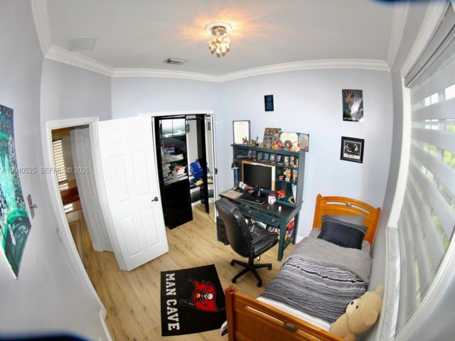[PHOTO]