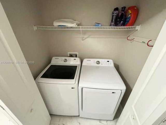 [PHOTO]