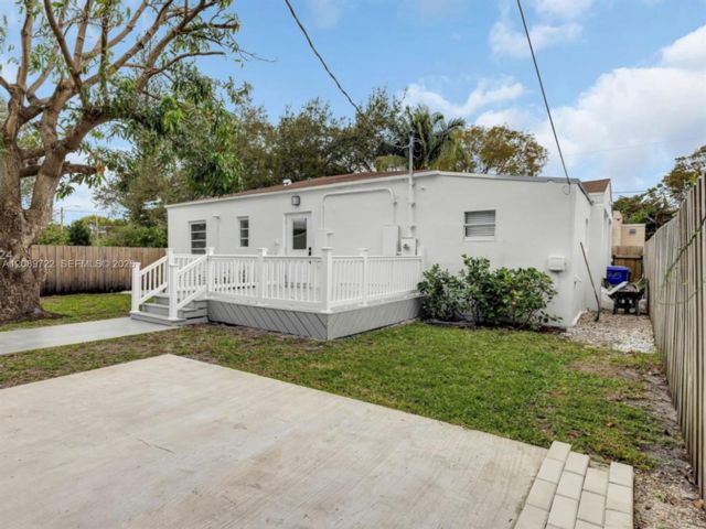 [PHOTO]