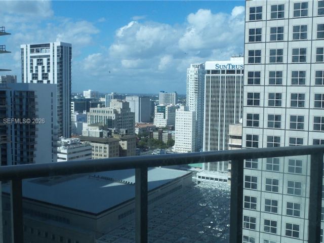 [PHOTO]