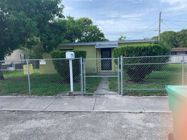  2 BR,  1.00 BTH &nbsp; style home in Miami
