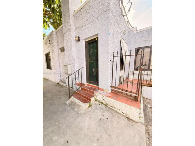  2 BR,  2.00 BTH &nbsp; style home in Miami