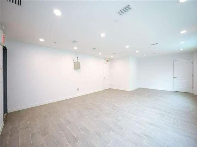 [PHOTO]
