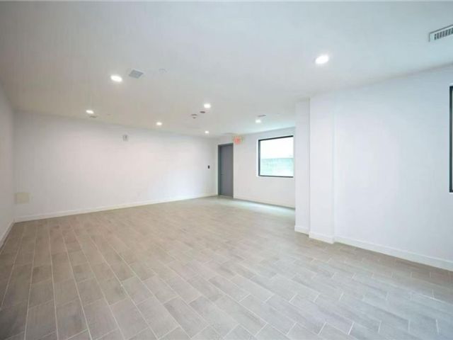 [PHOTO]