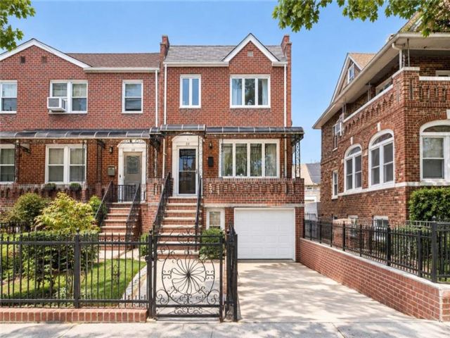  7 BR,  3.00 BTH &nbsp;Multi-family style home in Dyker Heights